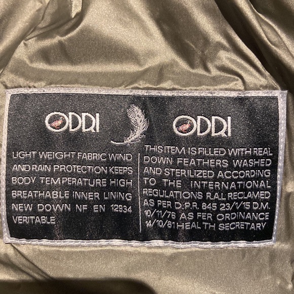 Quilted Down Coat with detachable hood, designed with zip pockets. Size IT 40. - Picture 8 of 10